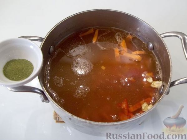 Куриный суп с квасом и вермишелью