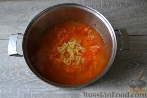Суп минестроне с нутом, макаронами и помидорами